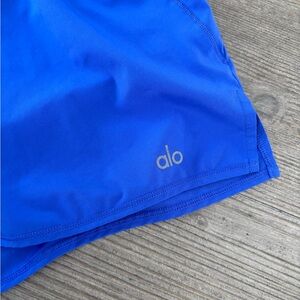 ALO Yoga Women’s Small Blue Running Shorts